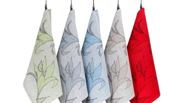 Use detergentes disponíveis para limpar têxteis de cozinha