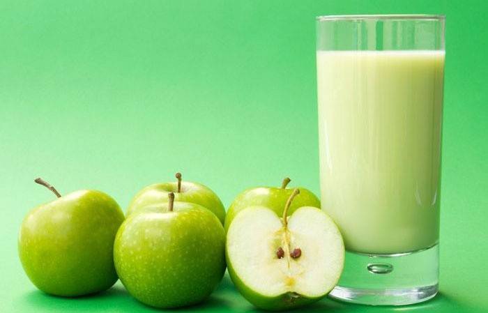Batido de helado con jugo de manzana