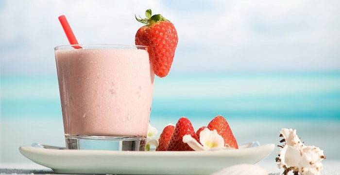 Refrescante batido de fresa con helado