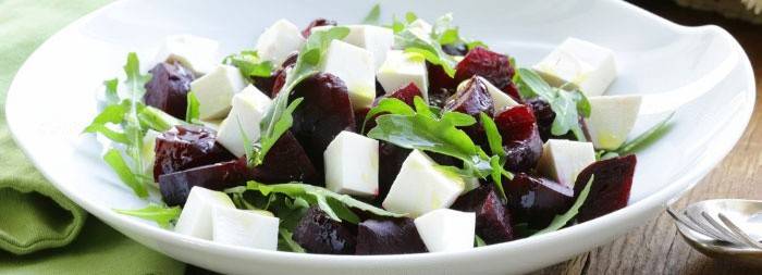 Ensalada de queso feta ideal para bajar de peso