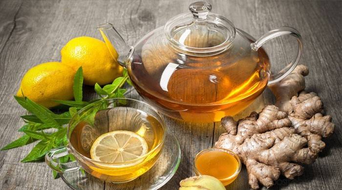Bebida perfumada de jengibre con miel