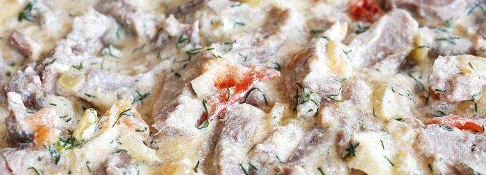 Pollo con champiñones en salsa