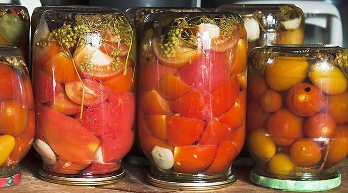 Tomate marinado com salsa
