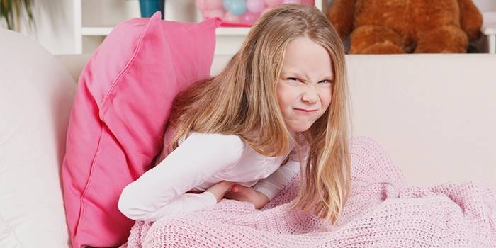 La niña tiene síntomas de infección parasitaria.