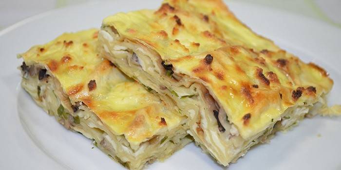 Cazuela con champiñones para la cena.