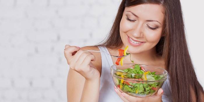Comer mulher, salada