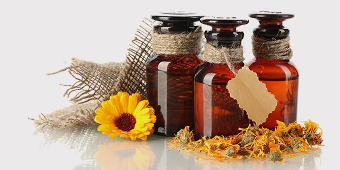 Decocções de camomila e celandine de manchas vermelhas no corpo