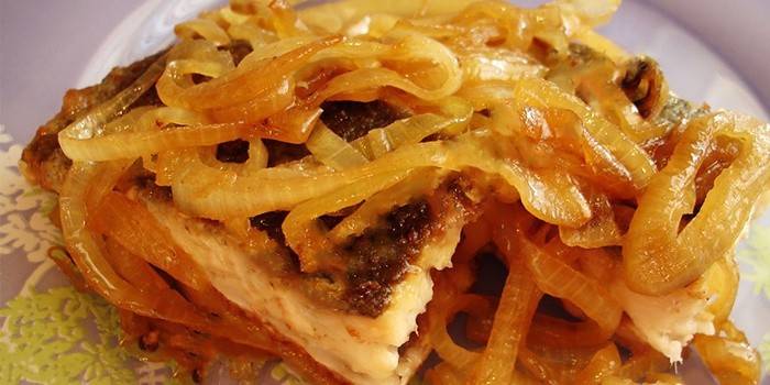 Serviço de prato de cebola