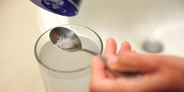 Preparação de solução com sal e refrigerante