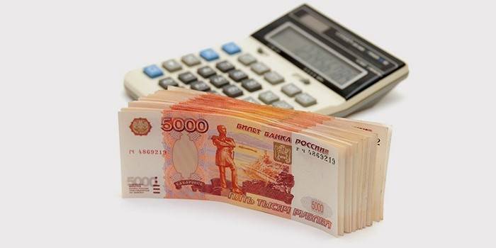 Dinheiro e calculadora