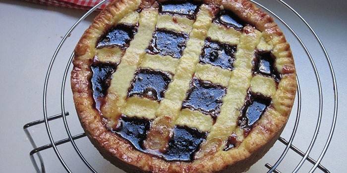 Tarta drożdżowa z dżemem jagodowym