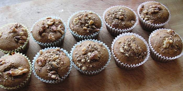 Muffins de silicone com nozes
