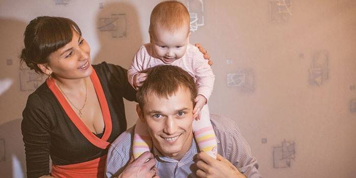 Manželský pár s dieťaťom