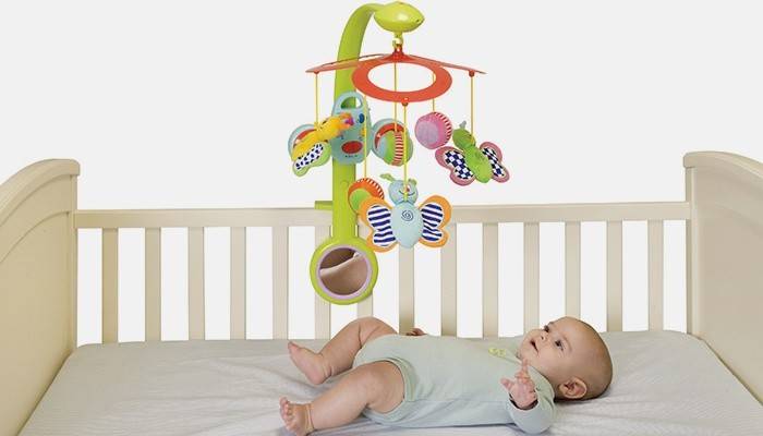 Brinquedos para o desenvolvimento de um bebê recém-nascido