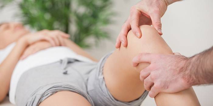 Massagem no joelho