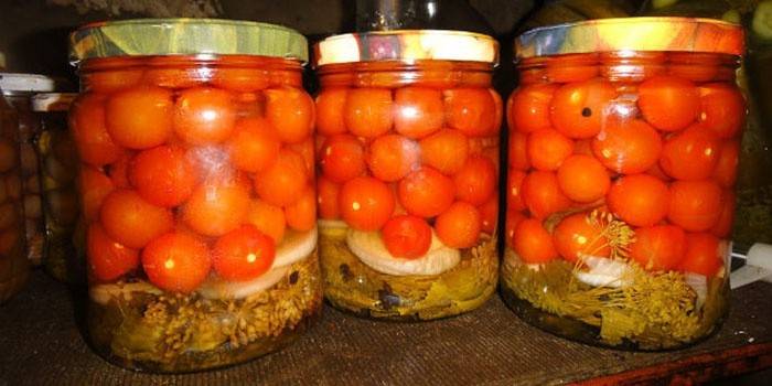 Tomate cereja em conserva