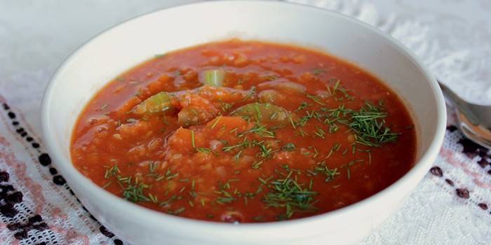Zupa selerowa z sokiem pomidorowym i szparagami