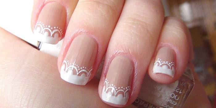 Ażurowy manicure