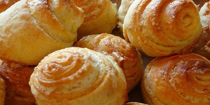 Bolos de forno com queijo cottage no forno