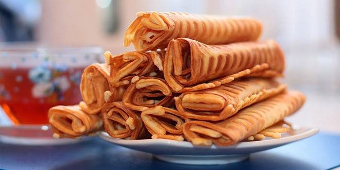 Gotowanie chrupiących rurek waflowych