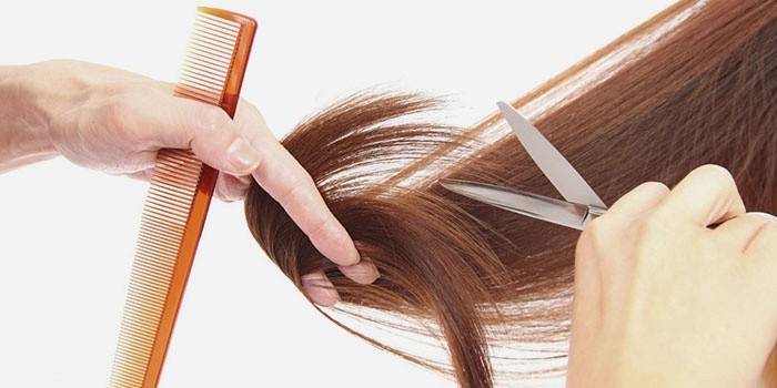 Corte de cabelo em um dia favorável de acordo com o calendário lunar
