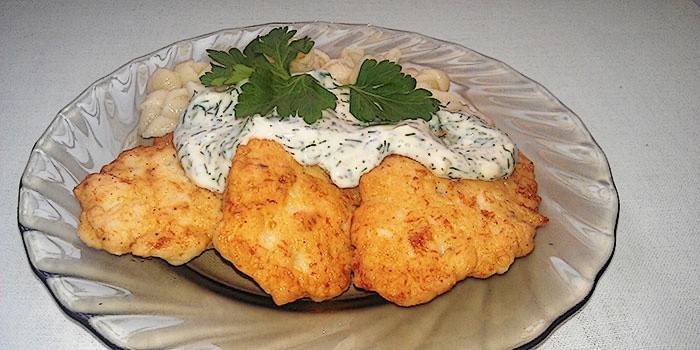 Chuletas de pollo en una olla de cocción lenta