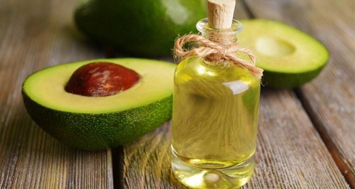 Aceite de aguacate para belleza femenina