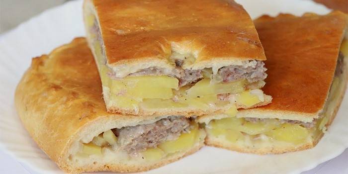 Opção aperitivo com batatas e carne picada