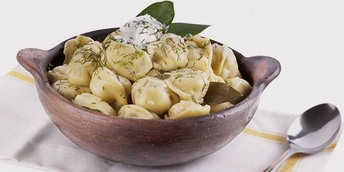 Bolinhos de massa com cogumelos e ervas