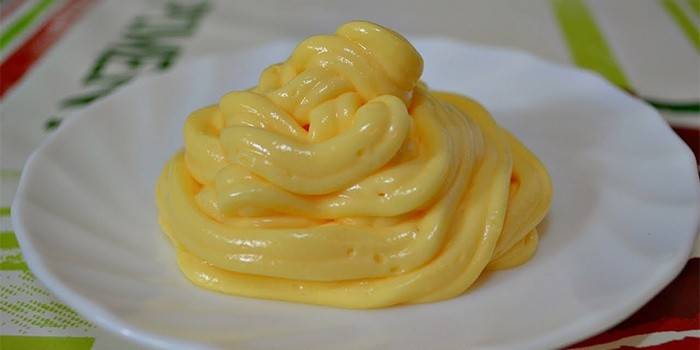 Puding na striebornom tanieri