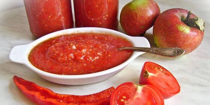 adjika com maçãs e pimenta