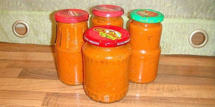Con mayonesa y pasta de tomate.