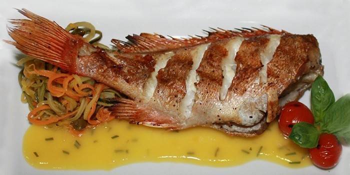 Perca al horno para la cena