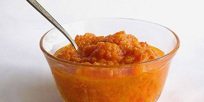 Sabroso caviar con manzanas