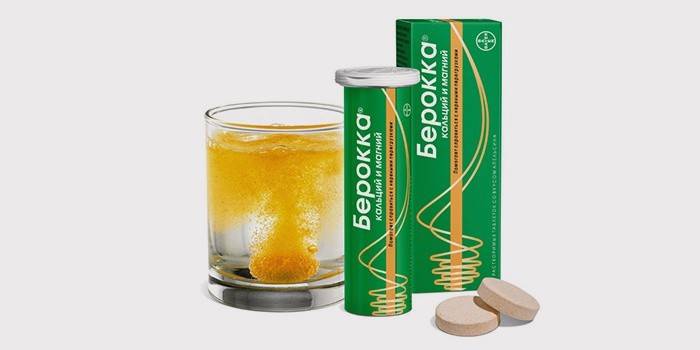 Pop rozpuszcza się w szklance