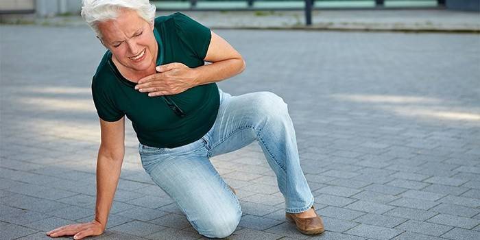 La mujer tiene infarto de miocardio