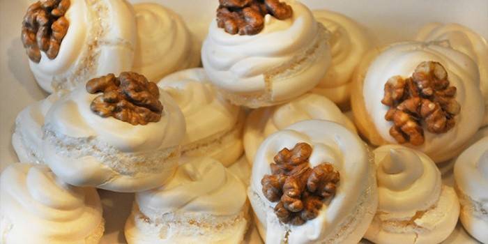 Merengue com nozes