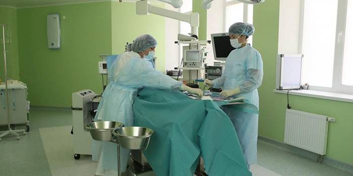 Abdominoplastia endoscópica del abdomen.