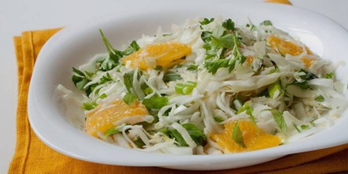 Ensalada de col con naranjas