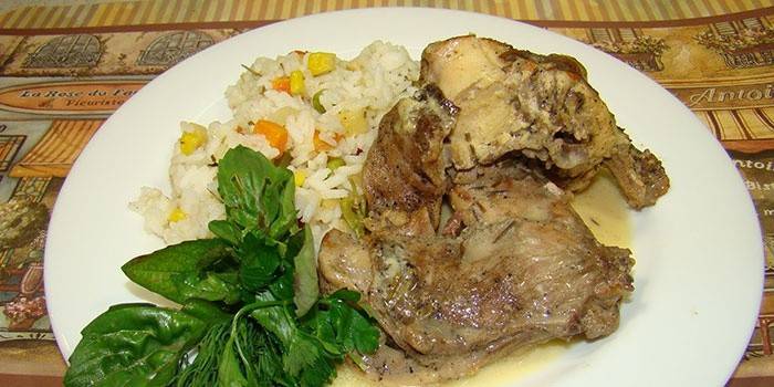 Filé de coelho com legumes em creme azedo