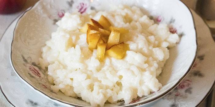Owsianka ryżowa do jedzenia z chorobami wątroby