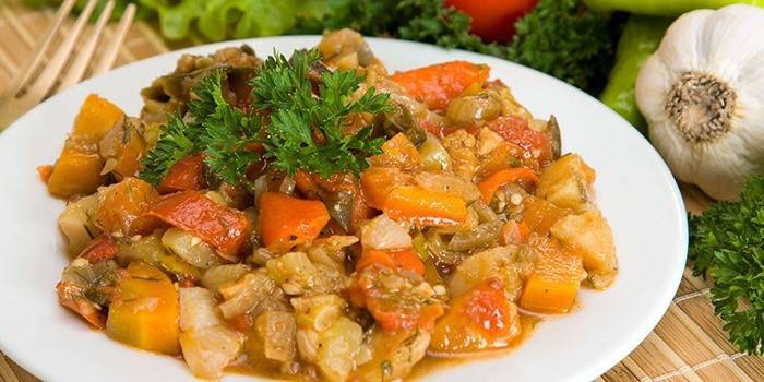 Berenjena y estofado de calabaza para la cena familiar