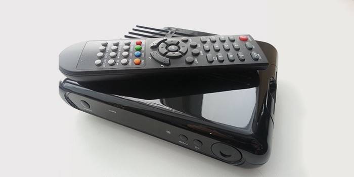 Odbiornik DVB-C z pilotem