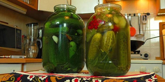 Fermentacja ogórków i jabłek