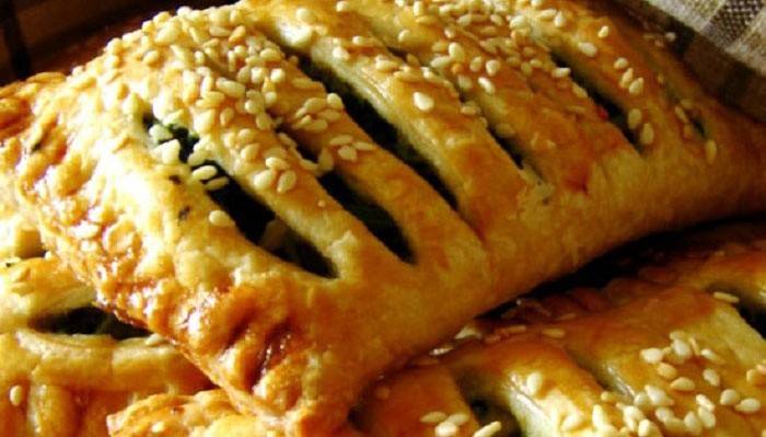 Massa folhada com queijo e azeda