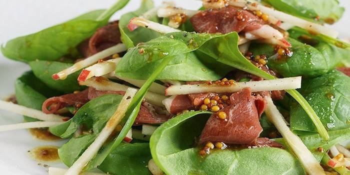 Sałatka z kurczakiem do menu dietetycznego keto