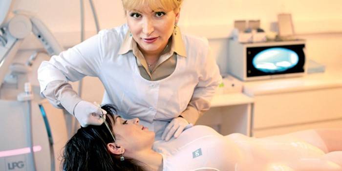 Piercing do uší u kozmetičky