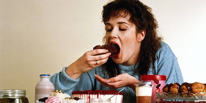Mulher come doces