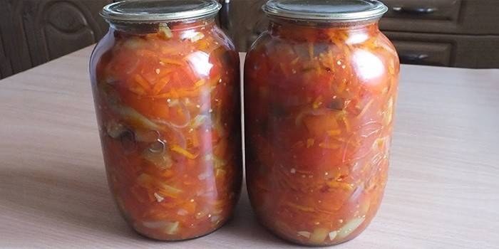 Berinjela para o inverno com alho e pimenta