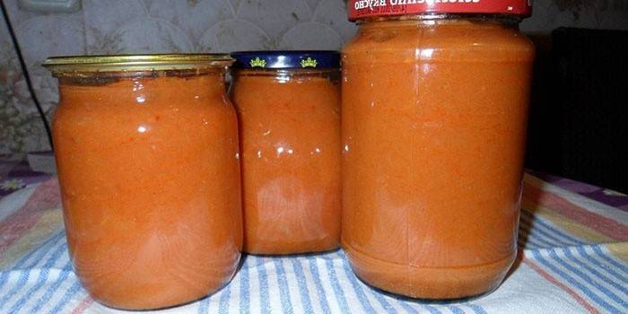 Caviar de abobrinha com maçãs e massa de tomate